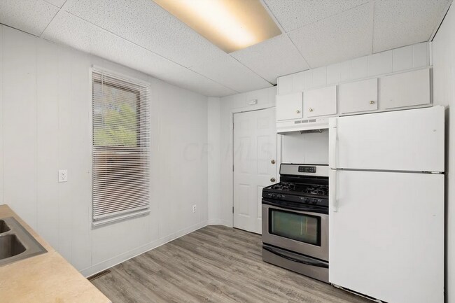 Building Photo - Marion - Triplex