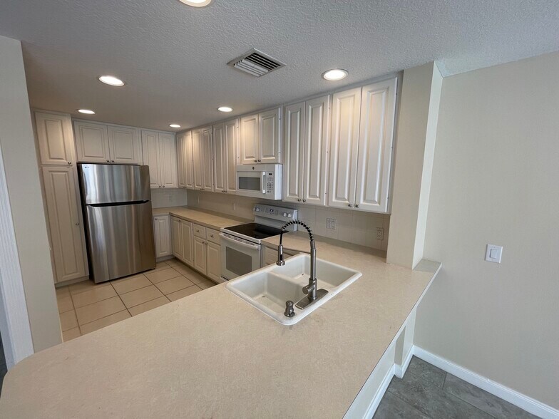 Building Photo - 7604 Andora Dr