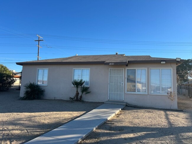 Building Photo - 3 Bedroom 1 Bathroom House with Huge Fenced Yard Near Schools, Park & Community Pool