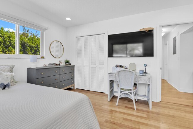 Building Photo - 798 E Boca Raton Rd