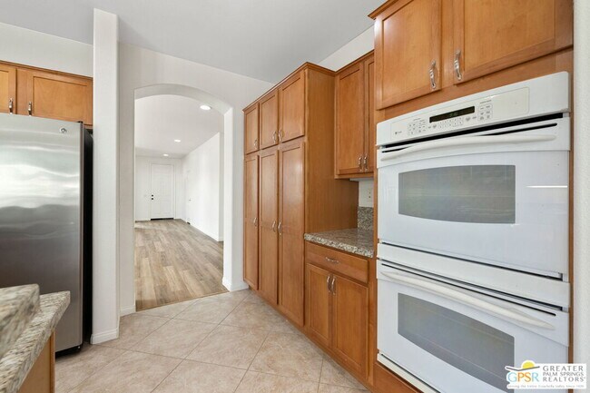 Building Photo - 82011 Deniro Ct