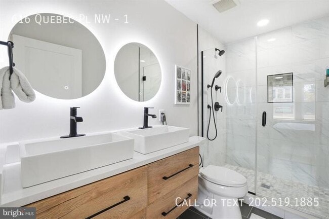 Building Photo - 616 Quebec Place NW