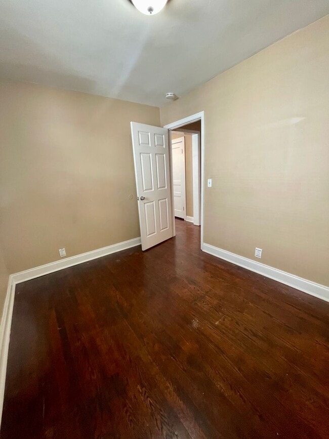 Building Photo - 208 Lutie St