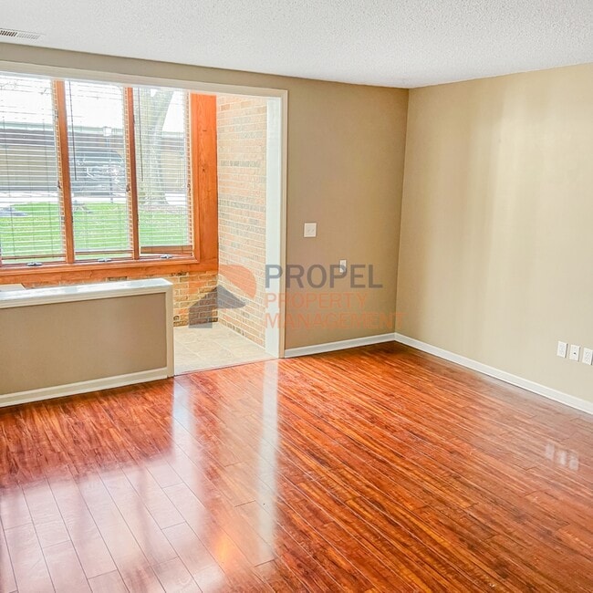 Building Photo - 173 Pinewood Cir