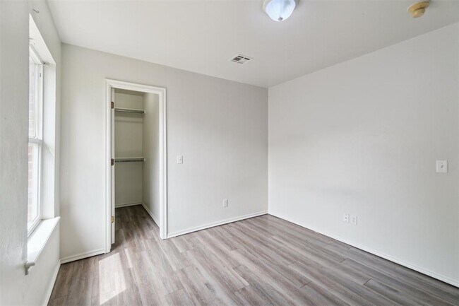 Building Photo - 2013 Cedar Meadow Ln