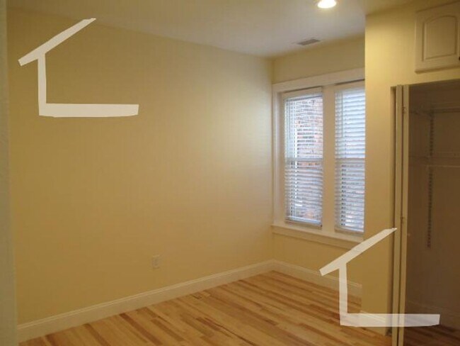 Building Photo - Central Brookline Location, Walk to BU and...