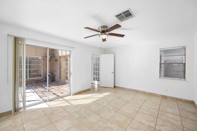 Building Photo - 14014 Briar Pl Dr