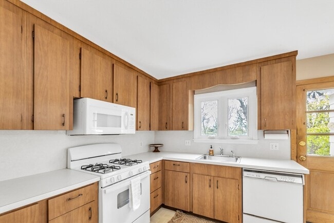 Building Photo - 55 Arborough Rd