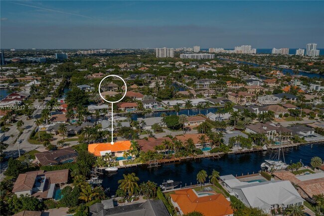 Building Photo - 3010 NE 58th St