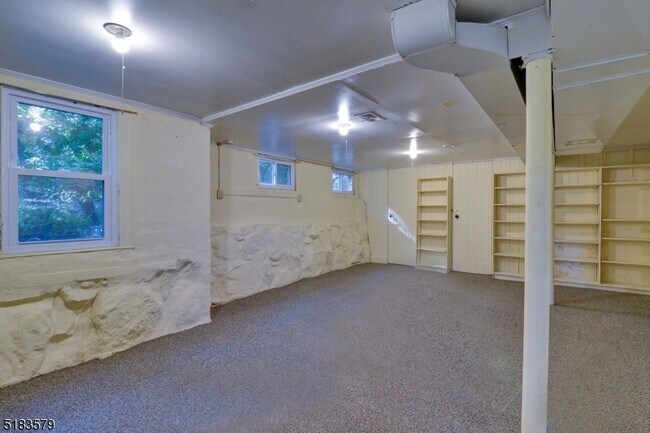 Building Photo - 15 Scenic Dr