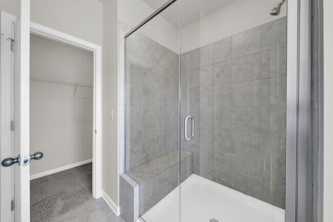Building Photo - Beautiful End Unit Townhome In Mint Hill