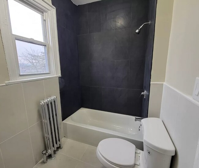 Building Photo - 190 1st St