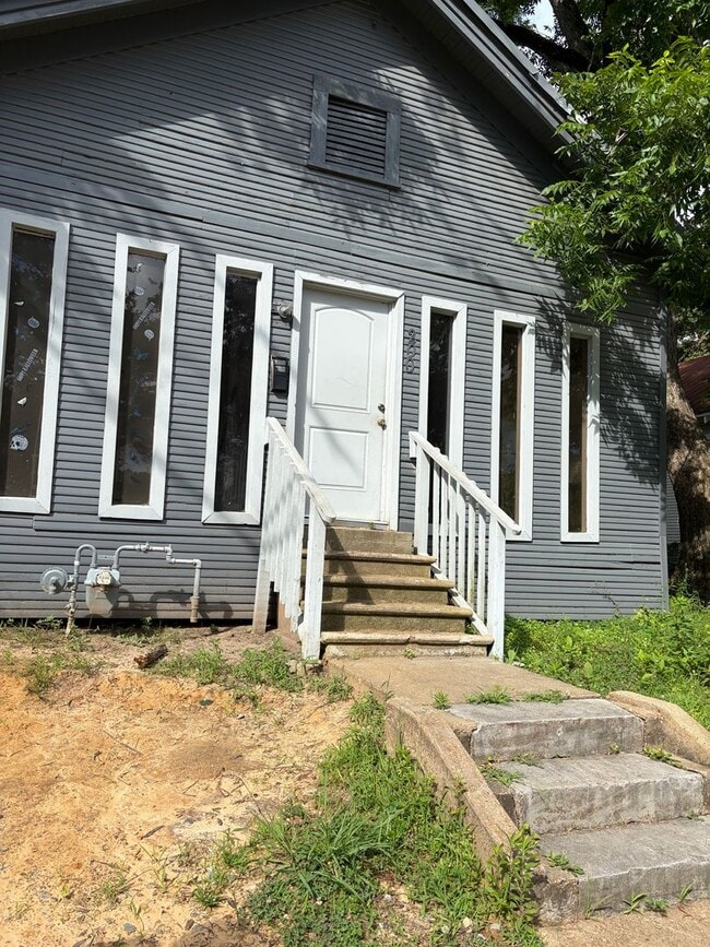 Building Photo - 200 Reagan St