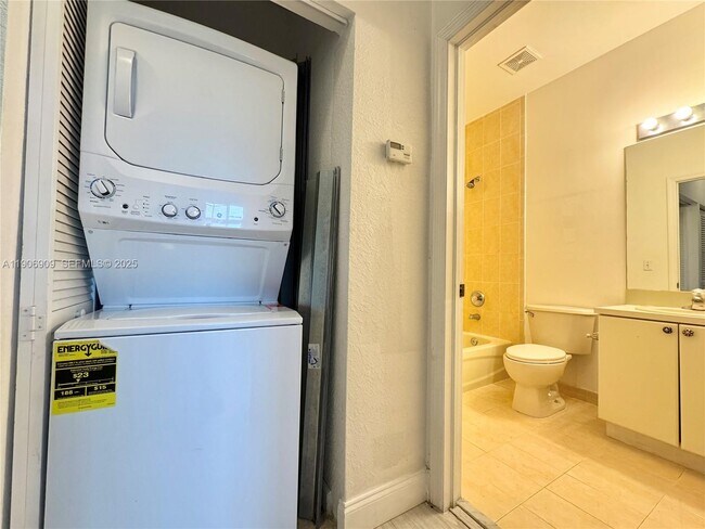 Building Photo - 2590 NE 3rd Dr