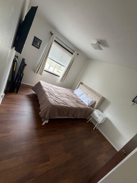 Building Photo - 800 W Beechtree Ln