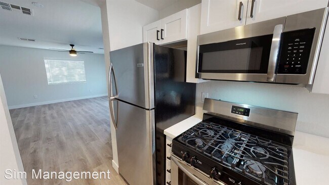 Primary Photo - 2 br, 1 bath Apartment - 906 E Roma Avenue