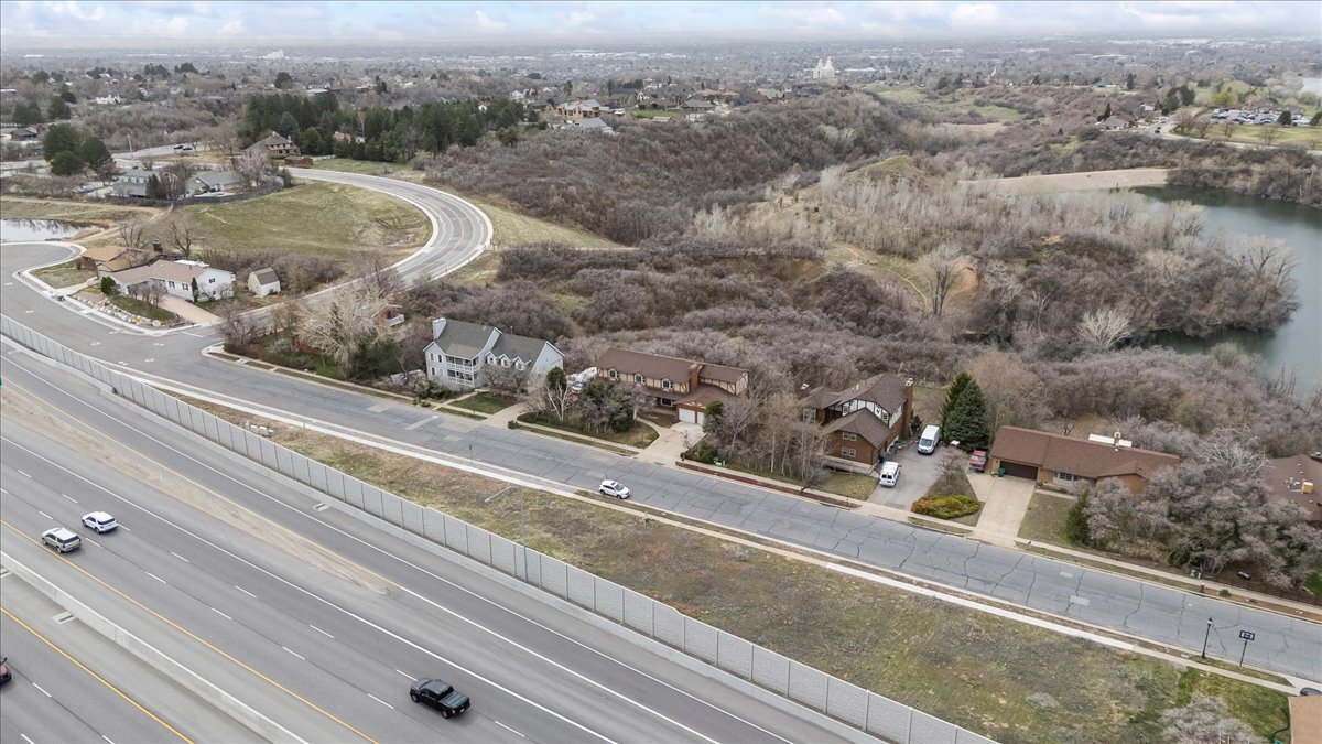 Building Photo - 717 Woodridge Dr