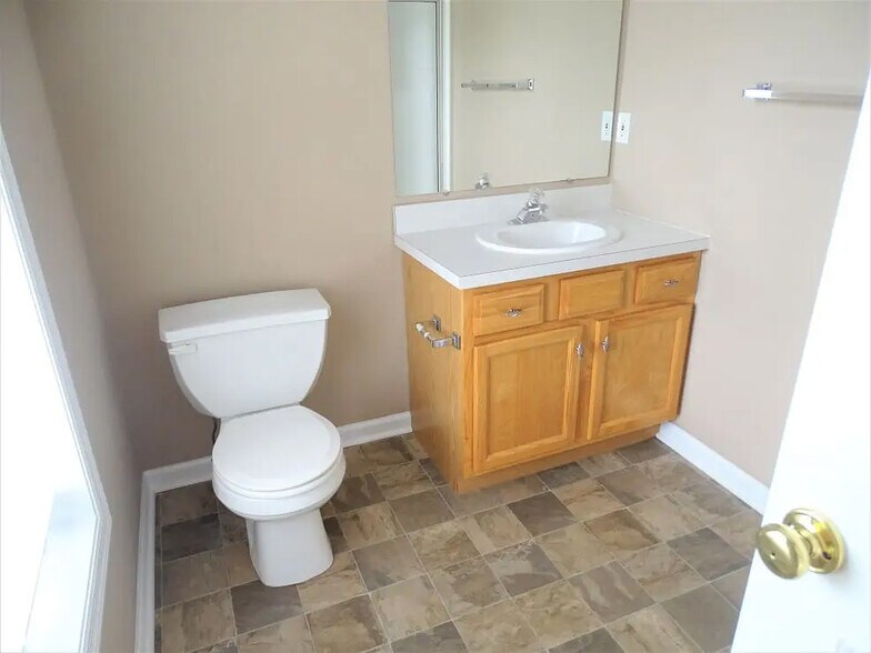 Building Photo - 6472 Lincoln Ct