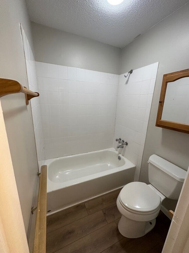 Building Photo - Newly Renovated