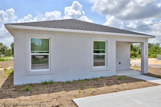 Building Photo - 1525 Chatsworth St