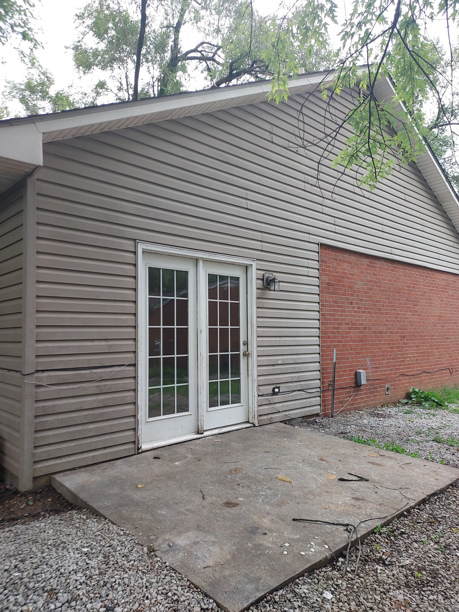 Patio door and porch - 5301 Mansfield Ct