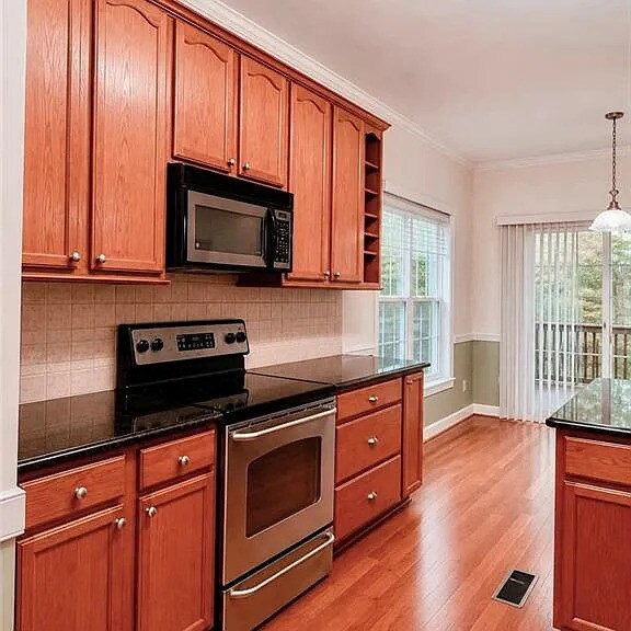 Building Photo - Lease to Own