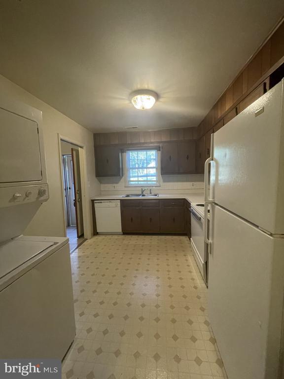 Building Photo - 547 Willis St