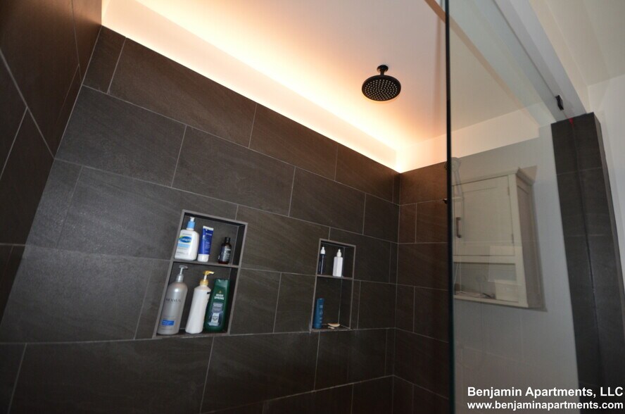 Building Photo - 15 Elmira St