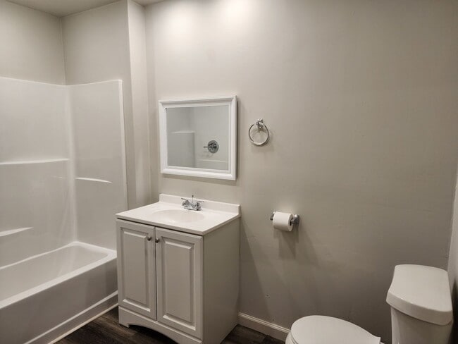 Building Photo - 4 Bed / 3 bath Downtown Jonesboro