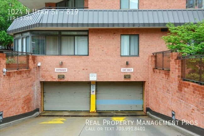 Building Photo - 1024 N Utah St