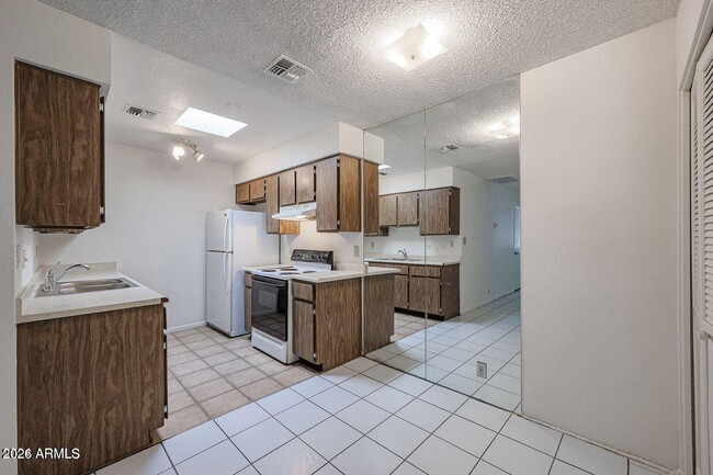 Building Photo - 9001 W Elm St