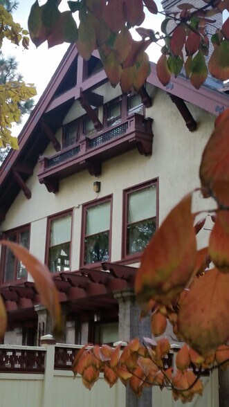 Building Photo - 1405 W 9th Ave