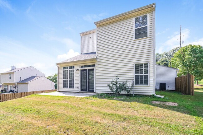 Building Photo - 2215 Baker Carter Dr