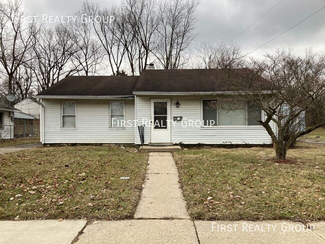 Primary Photo - 3 Bedroom, 1 Bath Ranch Home for rent in D...