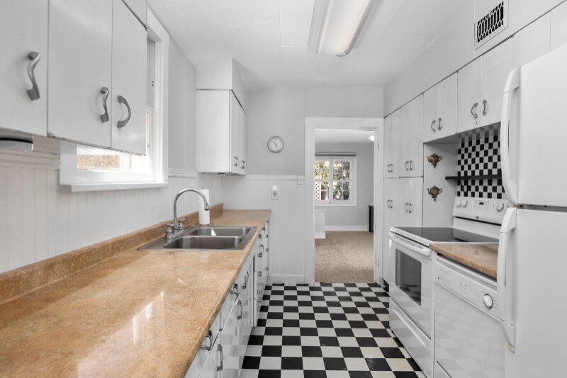 Building Photo - 514 Somers Ave