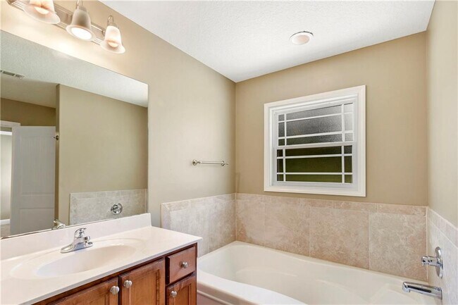 Building Photo - 123 Southwinds Dr
