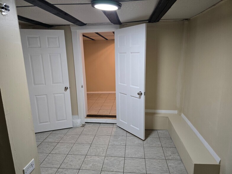 Building Photo - 27 Shelby St