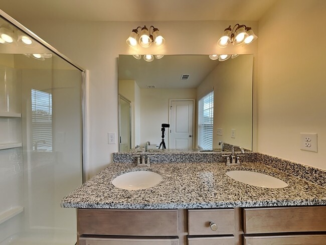 Building Photo - 975 Society Cir