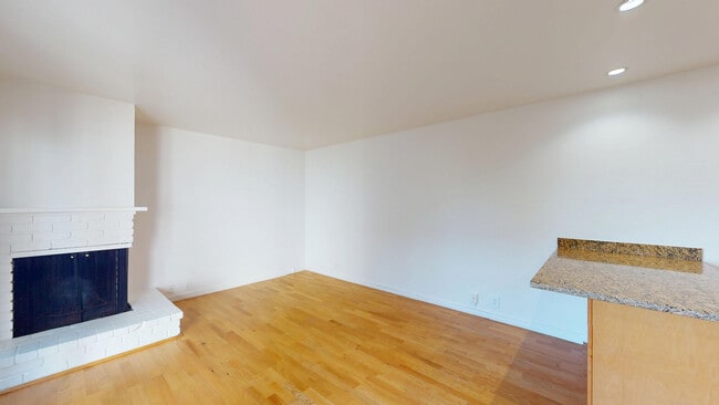 Building Photo - 657 Kansas St