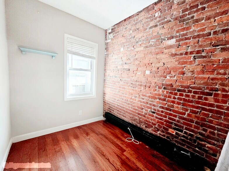 Building Photo - 1793 Beacon St