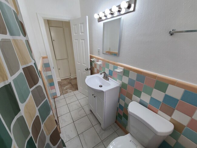 Building Photo - Stunning Corner-Lot Rental: 4BR/2BA with Courtyard