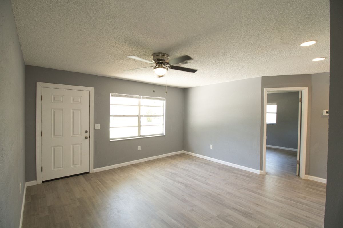 Building Photo - 7138 Oakwood Dr