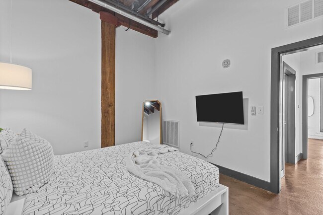 Building Photo - Peper Lofts @ Laclede's Landing