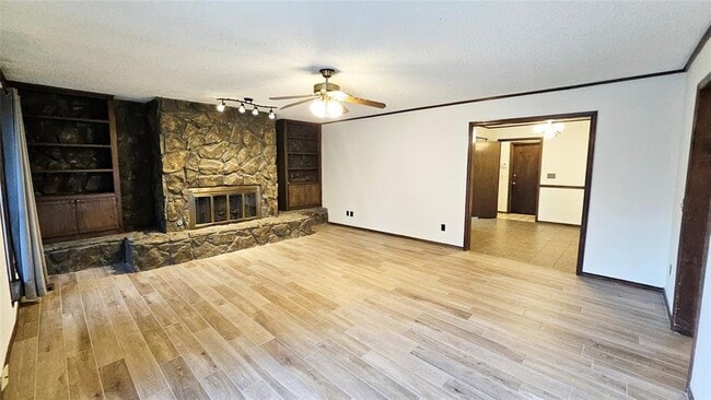 Building Photo - 211 Redbud St