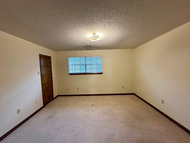 Building Photo - 2463 Idaho Ave