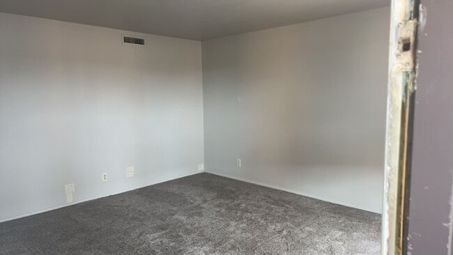 Building Photo - New carpet and paint throughout. Carport a...