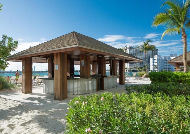 Building Photo - Spacious one bedroom unit at the Flamingo South Beach Resort!