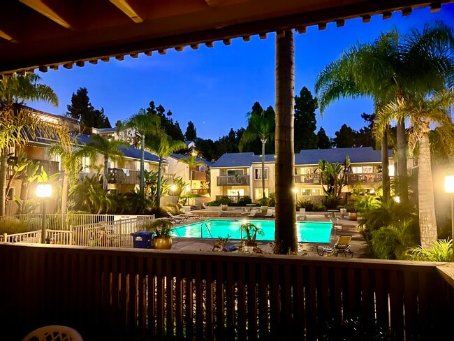 Building Photo - 8537 Villa La Jolla Dr