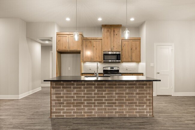 Building Photo - Like new construction in south Tyler
