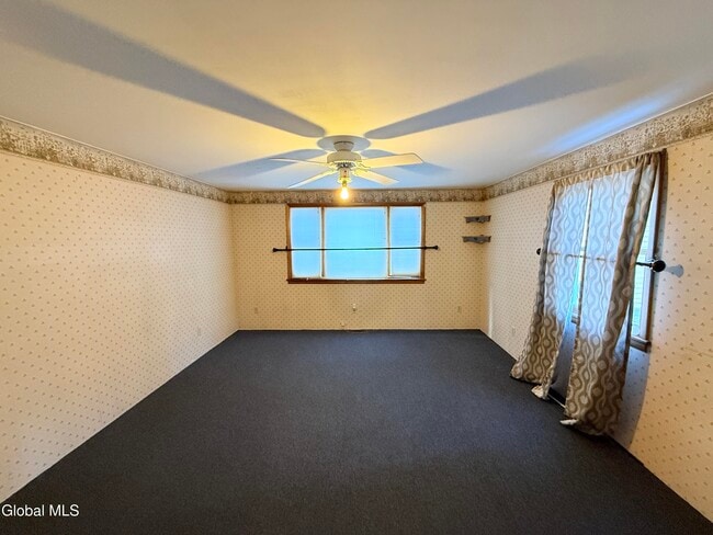 Building Photo - 304 S Main St